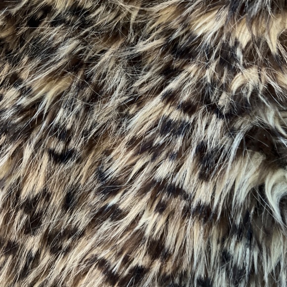 Girl’s Fur Vest - Picture 3 of 3